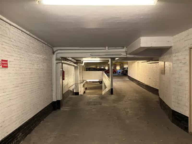 Garagecomplex 1520m² Deurne: 40 Parkeerplaatsen & Magazijn
