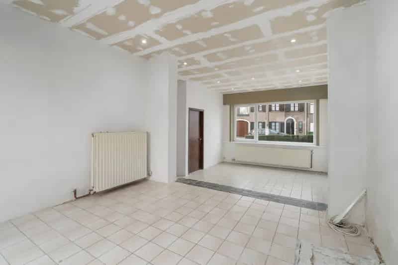 Te renoveren woning 3 slaapkamers garage