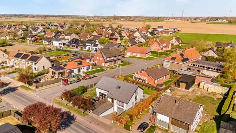 Huis te koop: 5 slaapkamers, 2 badkamers, tuin en garage