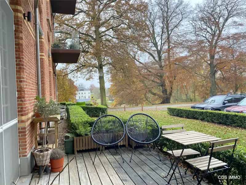 Gelijkvloers Appartement met Terras en Autostaanplaats