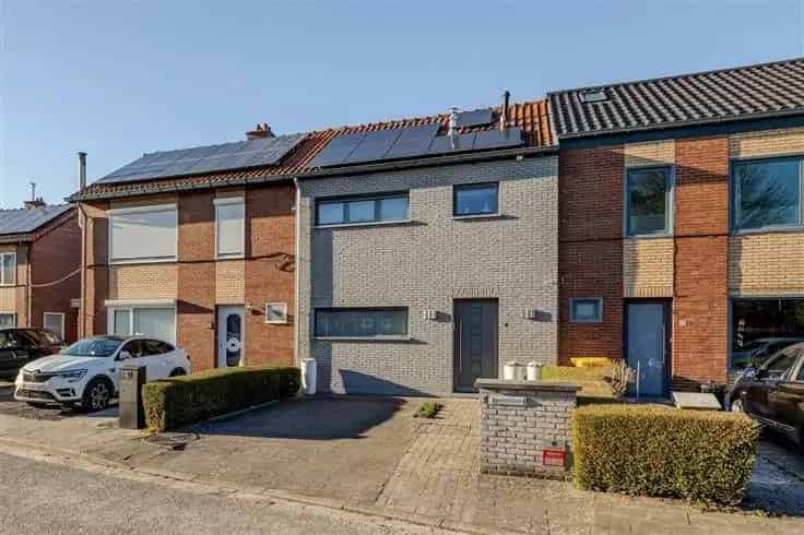 Huis Te Koop Volledig Instapklaar Ruime Tuin 2 slaapkamers