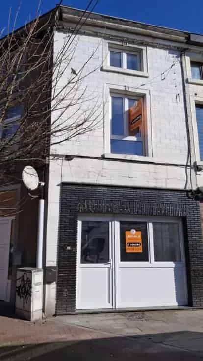 Gerenoveerde Huis met 3 Slaapkamers en Winkelruimte in Gilly