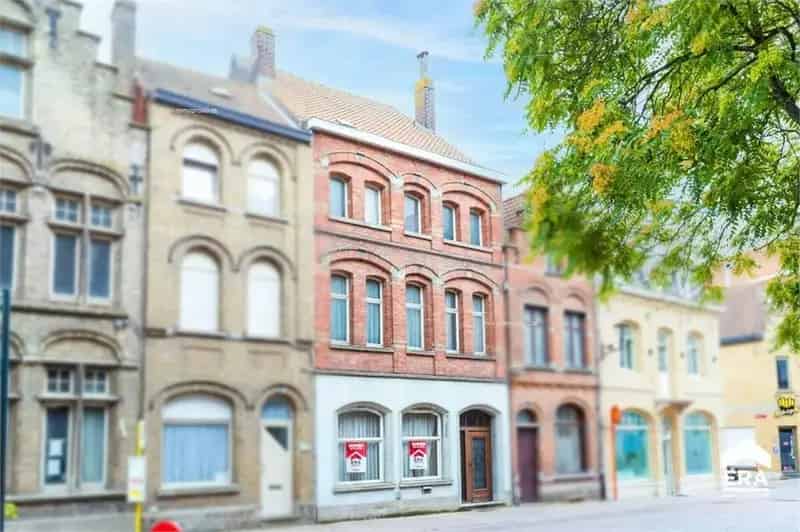 Huis te koop Ieper: Renovatieproject met 6 slaapkamers