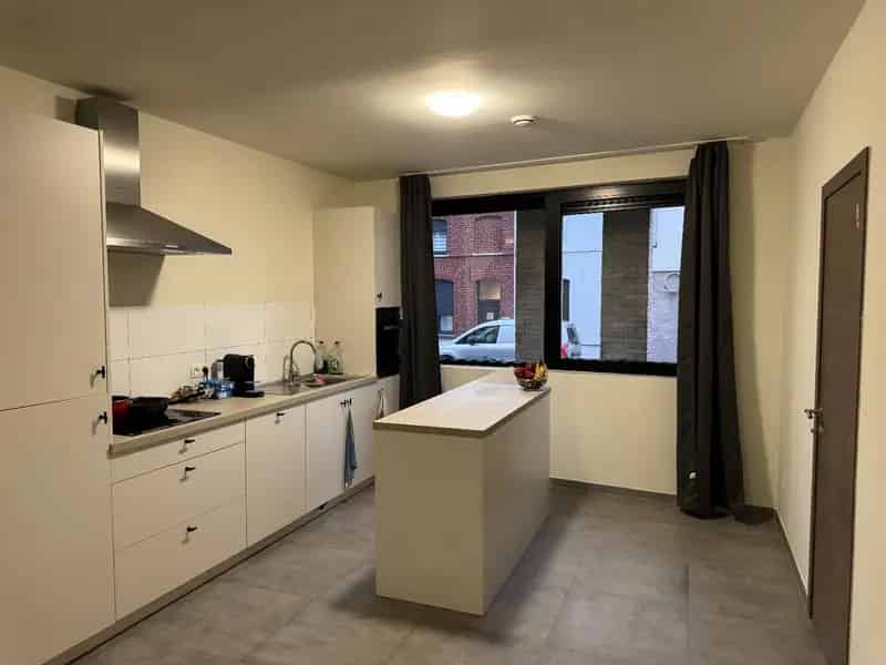 Appartement te koop Ronse: Ruim gelijkvloers met tuin en parking