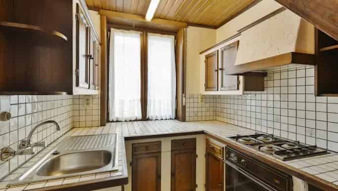 Te renoveren huis met 4 kamers te Beveren Leie
