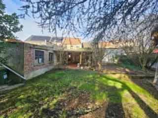 Huis te koop Burcht - Te renoveren handelspand met grote tuin