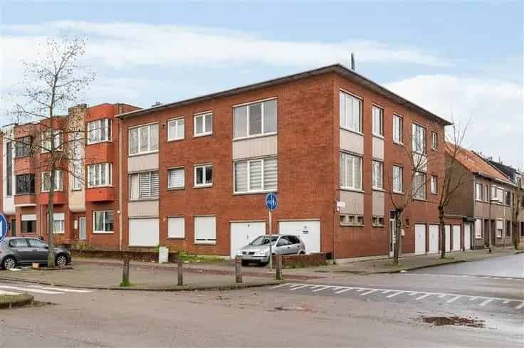 Appartementsblok Te Koop: 7 Appartementen 6 Garages Te Renoveren