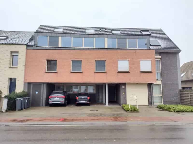 Lichtrijk Appartement te Huur met Terras en Staanplaats