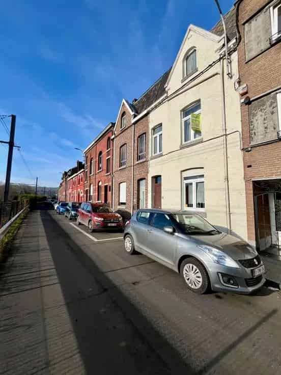 Huis Te Koop: Stadhuis met 2 slaapkamers