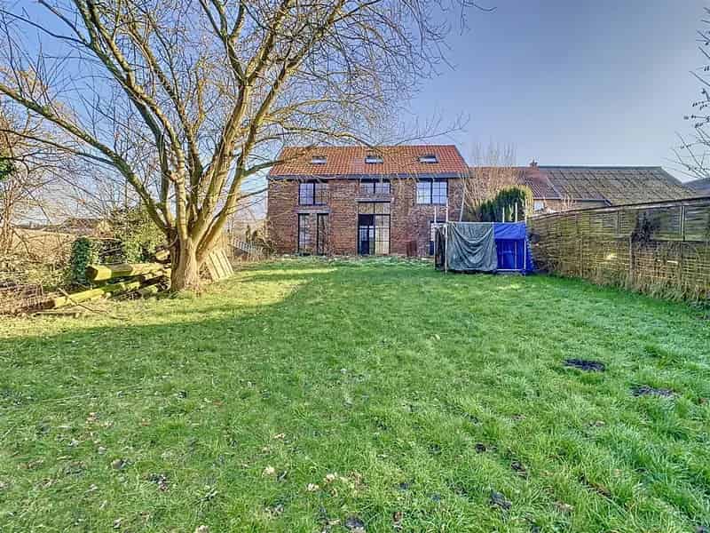 Af te werken woning 18a 60ca met binnenkoer en tuin