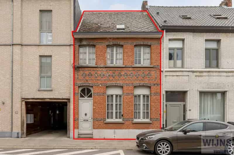 Te renoveren woning met tuin nabij centrum en station