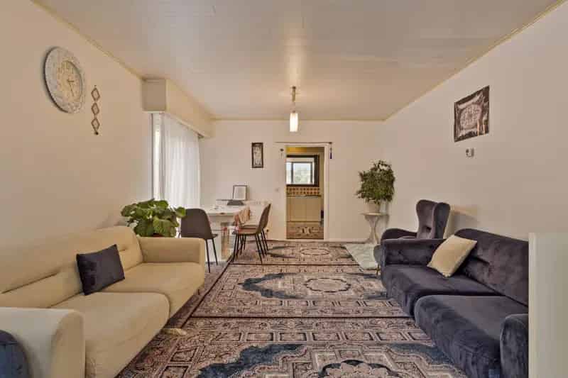 Goed onderhouden woning met 3 slaapkamers 690m2