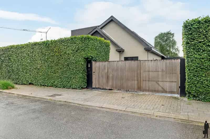 Gerenoveerde woning 5 slaapkamers 3 badkamers tuin