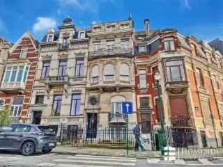 Herenhuis te koop Brussel - 5 slaapkamers - 370m² - Tuin - Garage