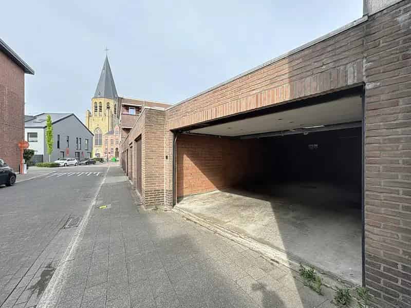 Garage te huur Mechelen Zuid 160m² 5 staanplaatsen