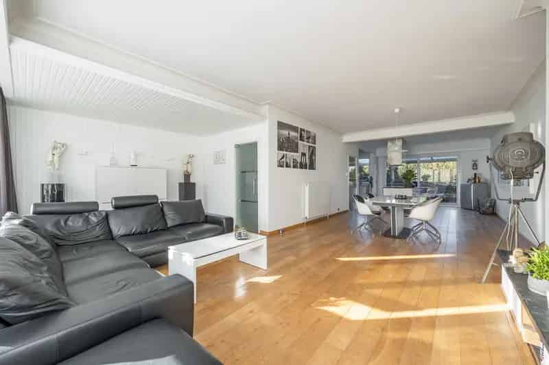 Huis te huur Antwerpen: Instapklare bel-étage met garage en tuin