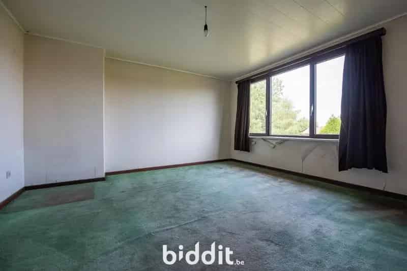 Halfopen woning te renoveren 3a 89ca EPC F