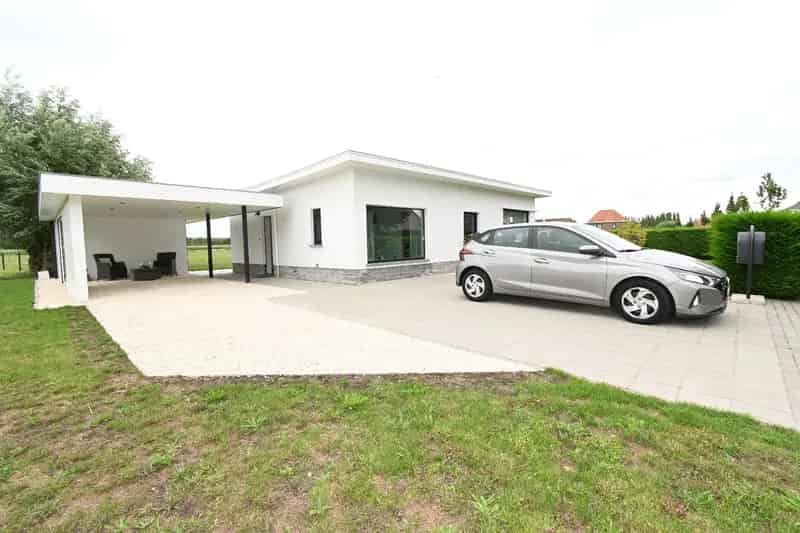 Huis te koop Maldegem: Bungalow met garage en tuin