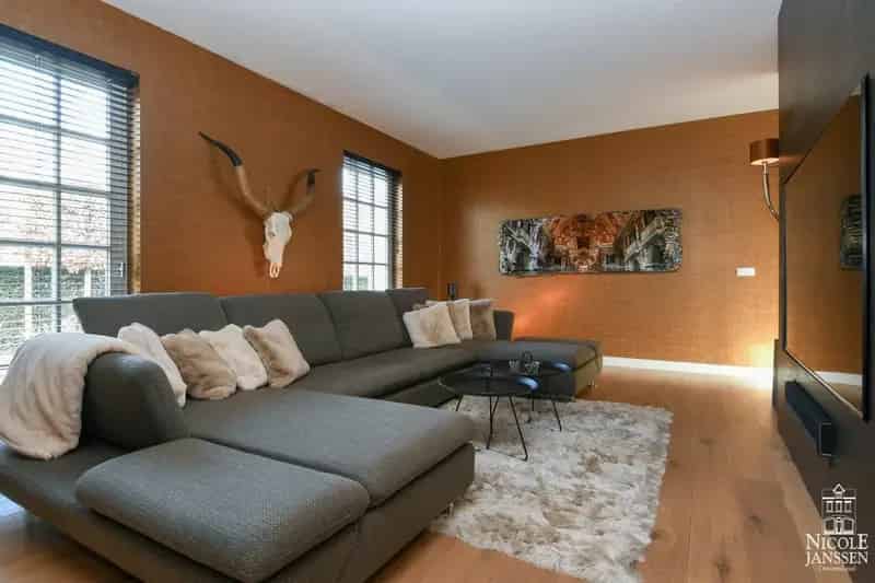 Luxueus Landhuis met Garagegebouw en Appartement