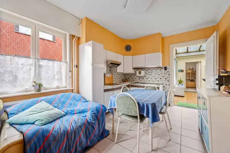 Halfopen Bebouwing te renoveren 176m² met Veranda Garage en Tuin