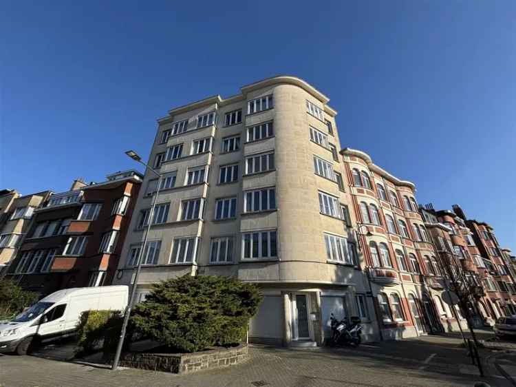 Te koop 2-slaapkamer appartement in Sint-Jans-Molenbeek met moderne afwerking