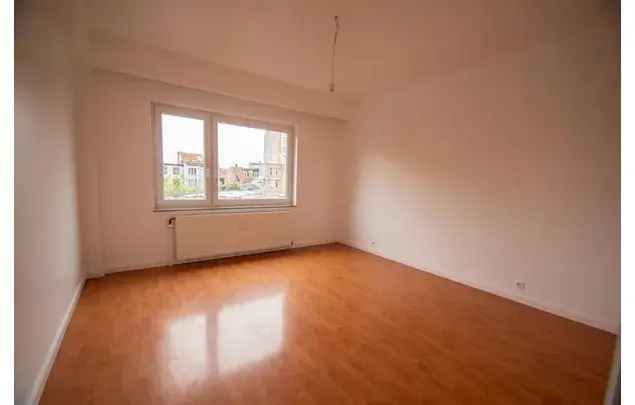 Huur 3 slaapkamer appartement van 140 m² in Schaerbeek - Schaarbeek