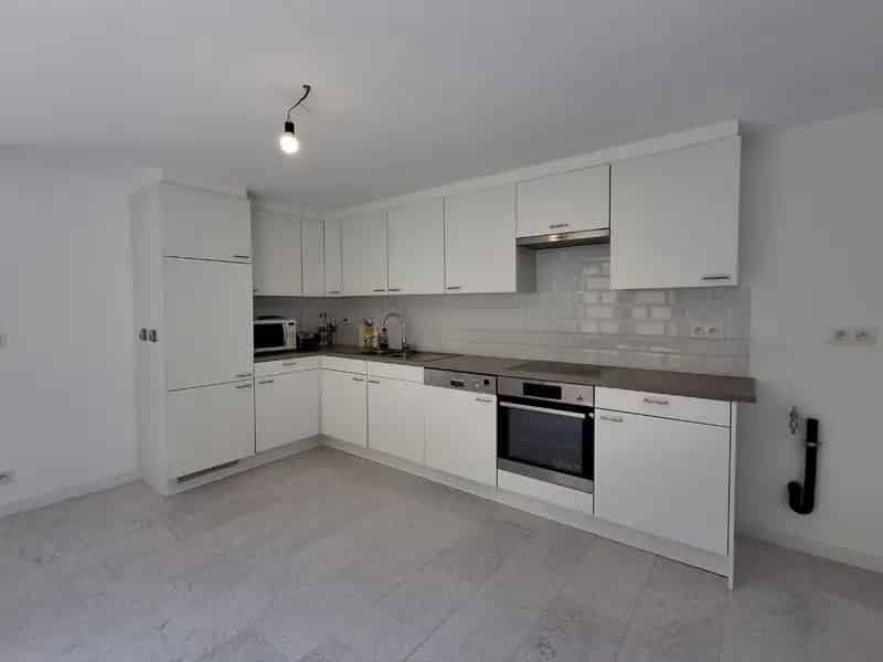 Gerenoveerde Rijwoning 2 Slaapkamers Dubbele Garage