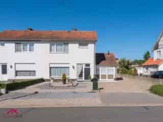 Huis te koop Neeroeteren - Gezinswoning met tuin en garage