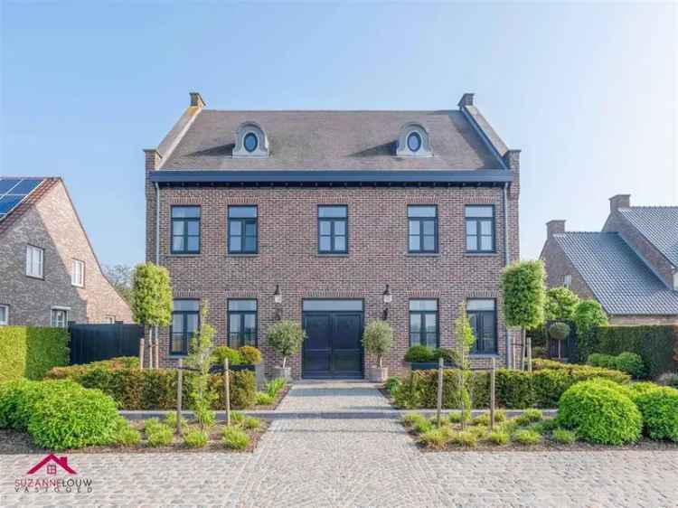 Landelijke Villa met Multifunctioneel Bijgebouw