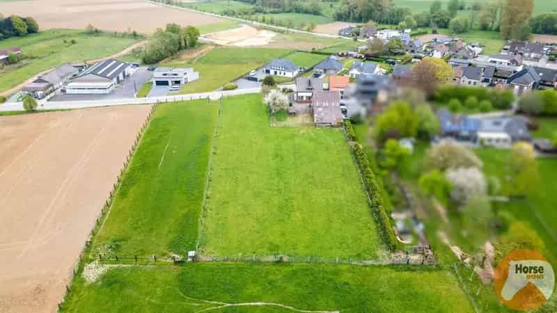 HERZELE - Woning met bijgebouw op 55are