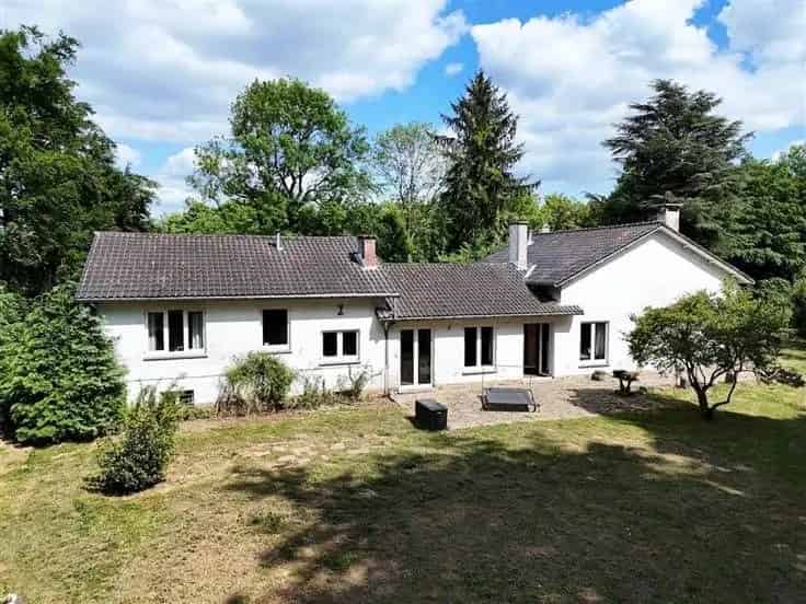 Huis Te Koop: Ruime Villa te renoveren met 5 slaapkamers