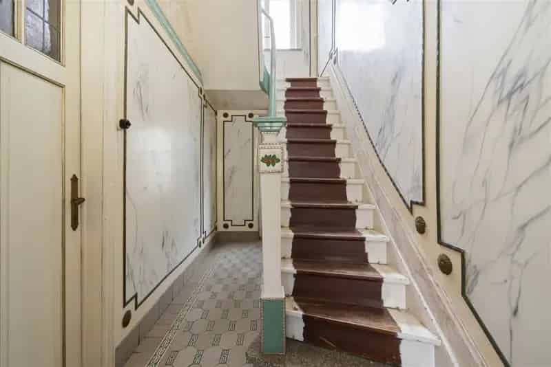 Karaktervolle woning te renoveren met bouwgrond