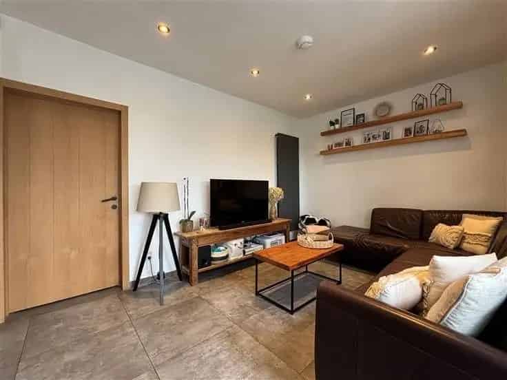 Gerenoveerde Halfopen Bebouwing 3 Slaapkamers Garage