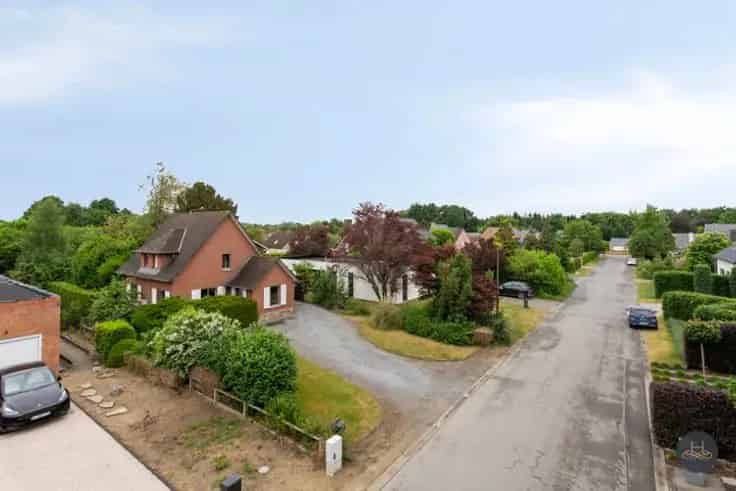 Huis Te Koop Muizen: Grote woning te renoveren