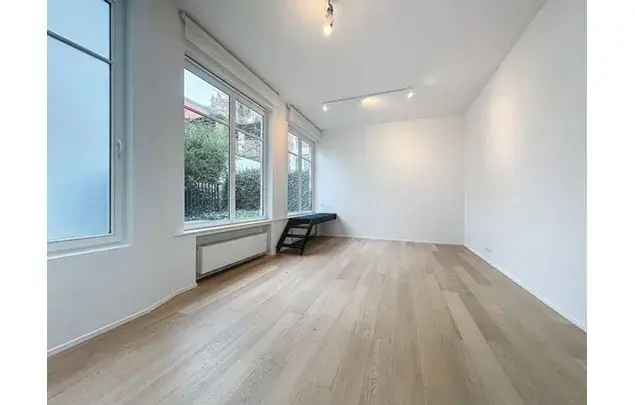 Huur 2 slaapkamer appartement van 143 m² in Brussels