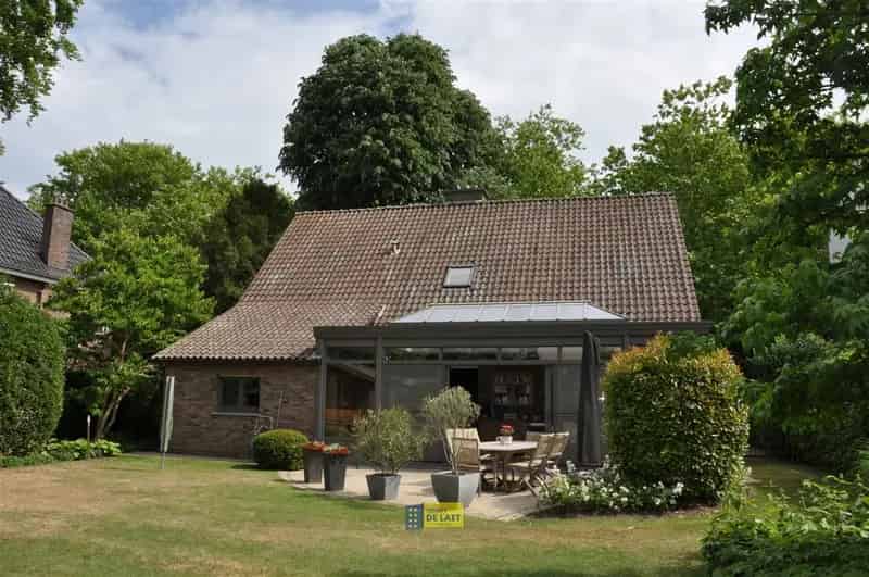 Huis te huur Ekeren: Instapklare villa met 4 slaapkamers en tuin