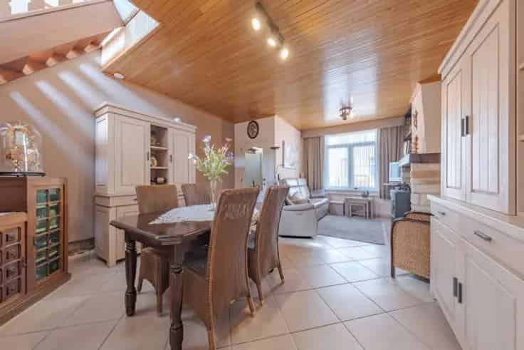 Huis Te Koop Zwijndrecht: Starterwoning met Tuin