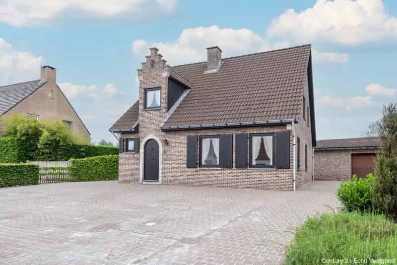 Huis te koop Ravels: karaktervolle woning met tuin en garage