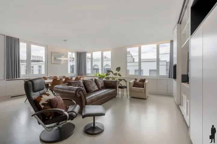 Duplex Appartement Antwerpen: Gerenoveerd en Rustig