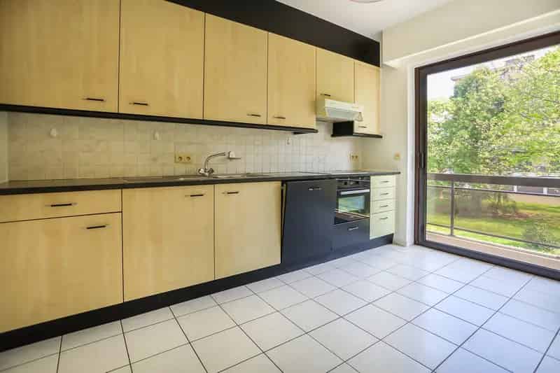 Ruim 3 Slaapkamers Appartement te Huur Beveren