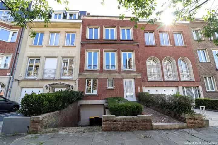 Ruime gezinswoning te Ukkel nabij Bois de la Cambre 5 slaapkamers