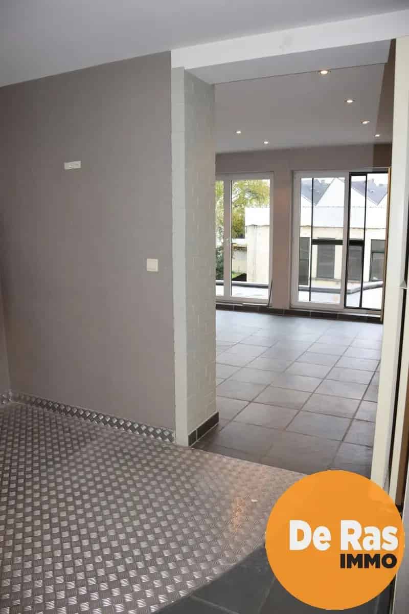 Bel-etagewoning met Magazijn - Centraal Gelegen
