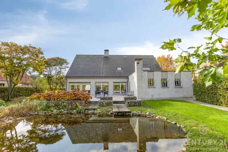 Ruime villa te koop met 5 slaapkamers en grote tuin