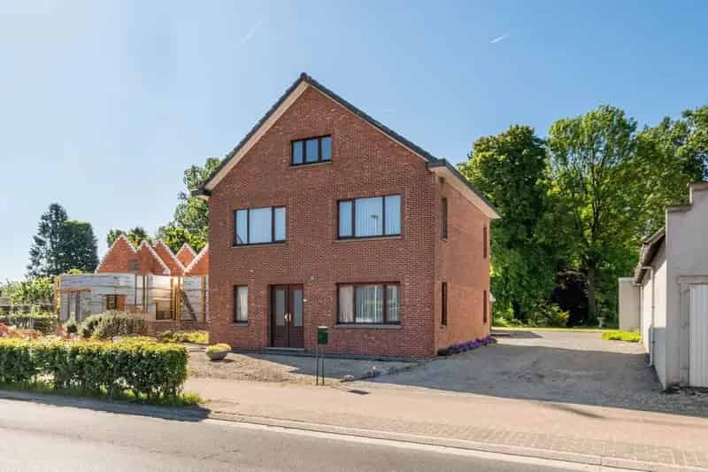 Te renoveren woning 18a 99ca Zuidgerichte tuin Centrale ligging
