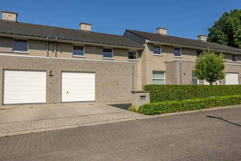 Huis te huur: Ruime 3 Slaapkamers, Energiezuinig, Tuin, Garage