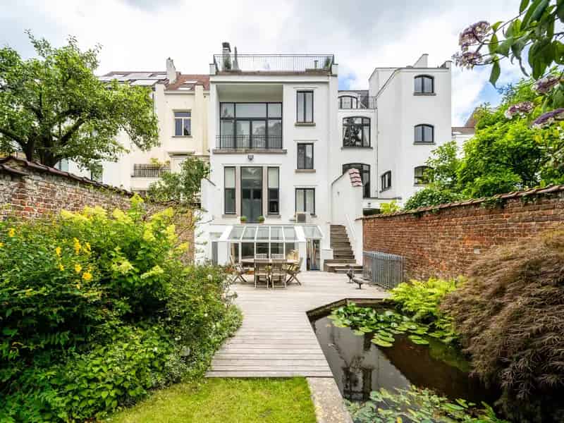 Herenhuis te koop Elsene Molière 544m² tuin gerenoveerd
