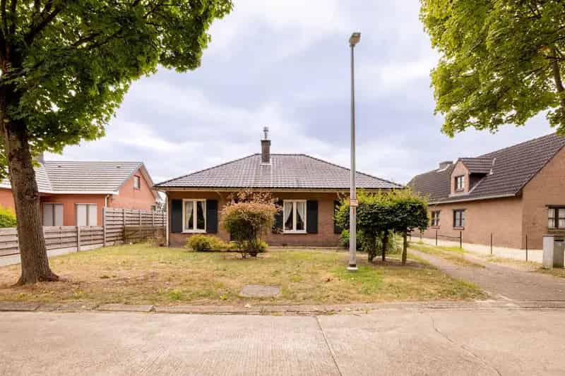 Laagbouw met 3 slpk, tuin en garage in doodlopende straat