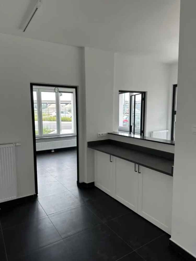 TE KOOP Kantoor met duplex appartement