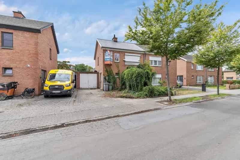 Huis te huur Lochristi: Renovatieproject met 3 slaapkamers en garage