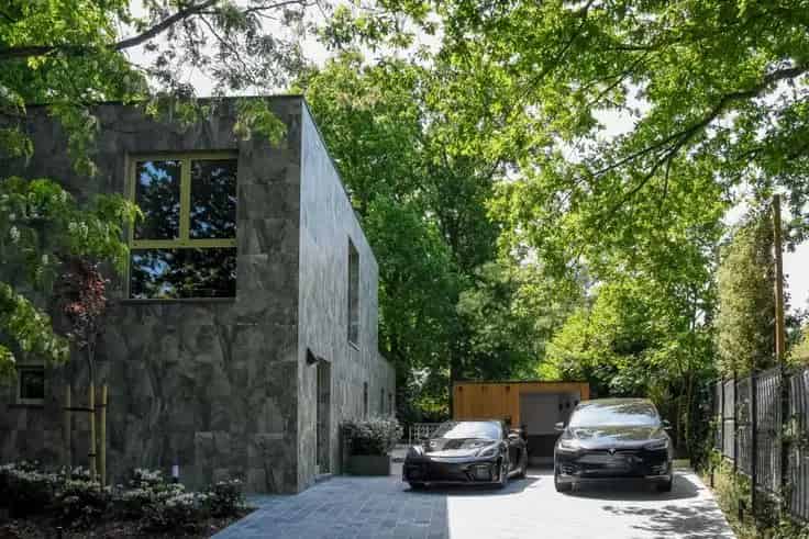 Villa Te Koop: Luxe Architectenwoning met 5 Slaapkamers en Bijgebouw